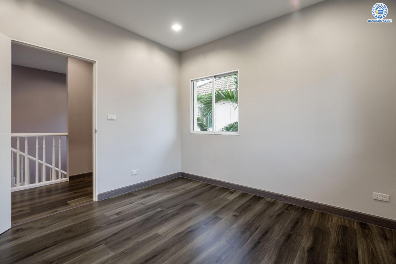 บ้านมือสองตกแต่งใหม่ ม.บางกอกบูเลอวาร์ด ราชพฤกษ์-พระราม5 เนื้อที่ 69 ตร.ว. บนสังคมคุณภาพ SC Asset* ฟังก์ชันพร้อม 3 ห้องนอน 4 ห้องน้ำ 1 ห้องแม่บ้าน จอดรถได้ 2 คัน บนทำเลติดถนนราชพฤกษ์ ใกล้วงเวียนพระรามห้า, ทางด่วนศรีรัช และเพียง 10 ถึงรถไฟฟ้า "สถานีบางรักใหญ่"